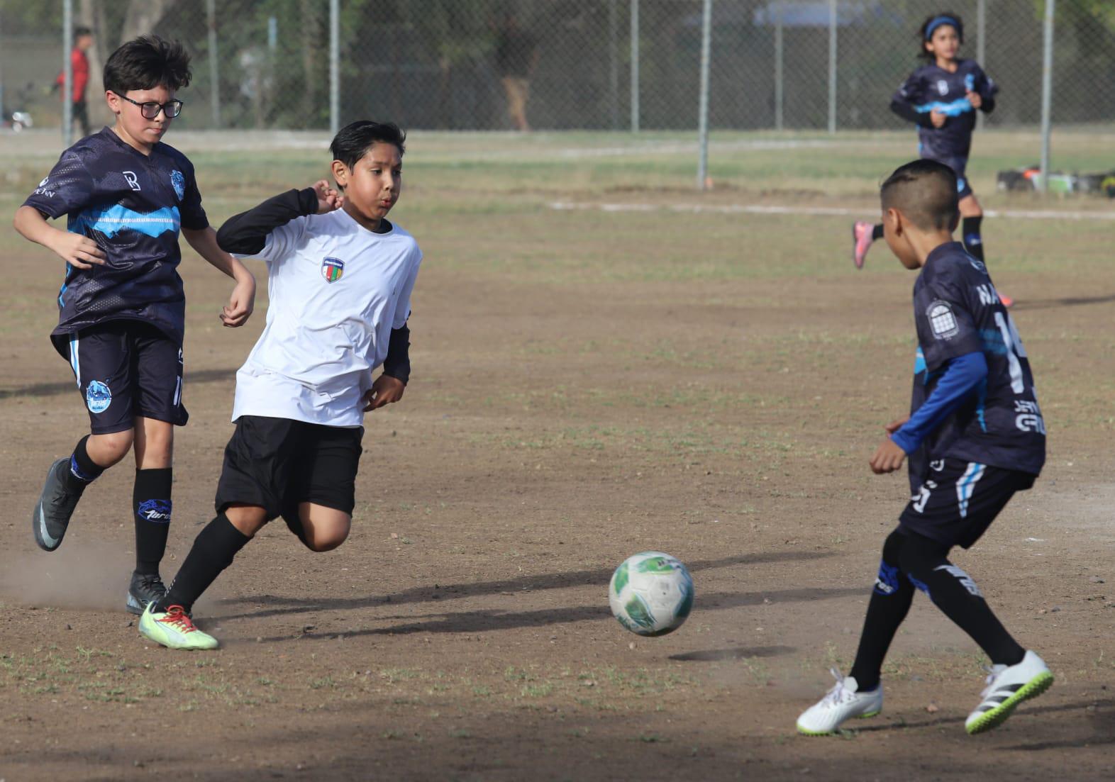 $!Espartanos y Toros golean en el Torneo Interacademias de Mazatlán