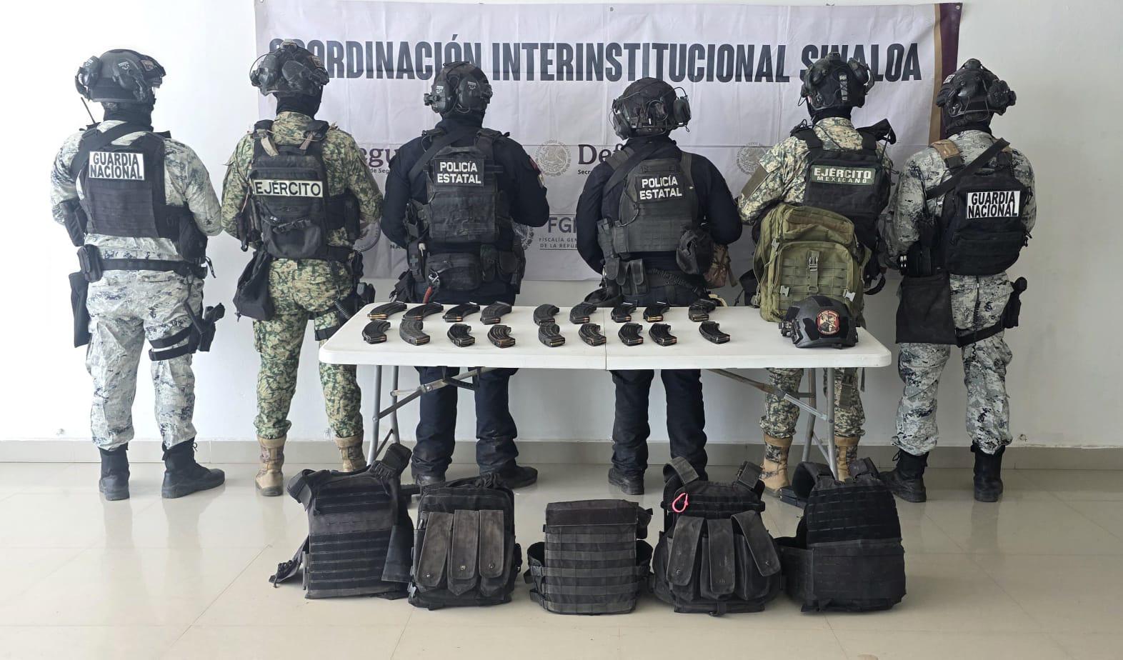 $!Aseguran equipo táctico y municiones durante patrullajes en Siqueros, en Mazatlán