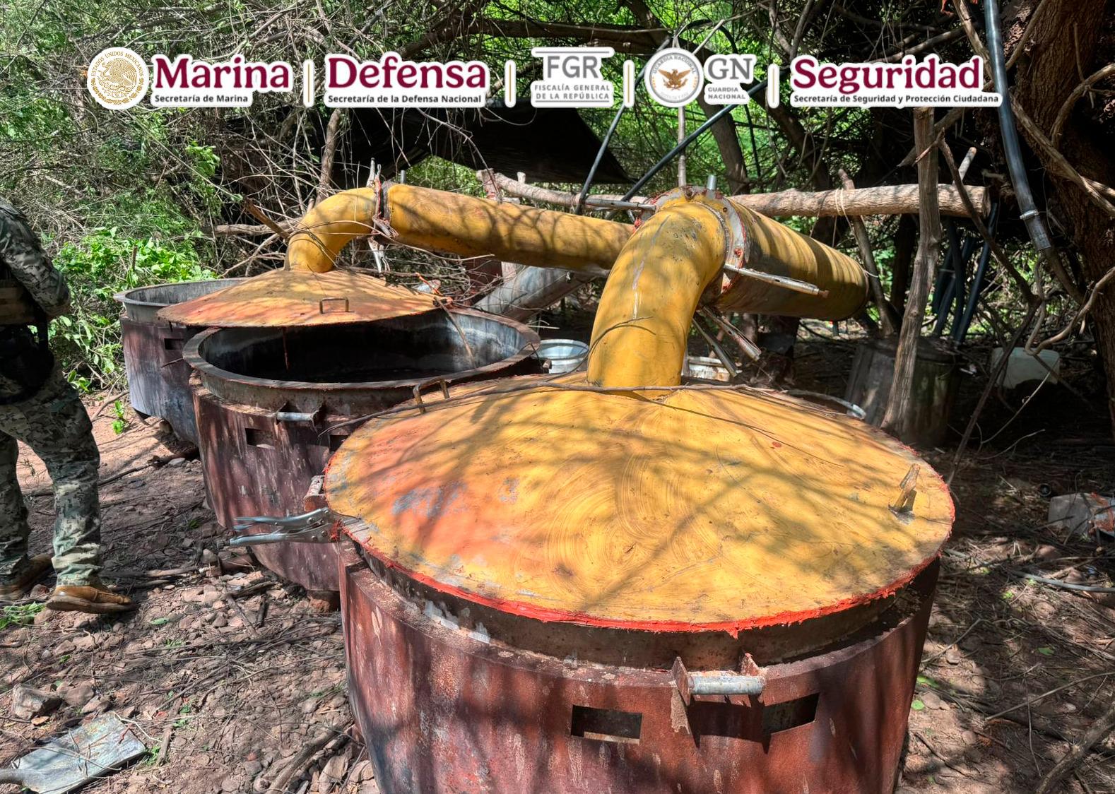 $!Golpe al narco en Culiacán: Fuerzas federales desmantelan laboratorio con 950 kilos de metanfetamina