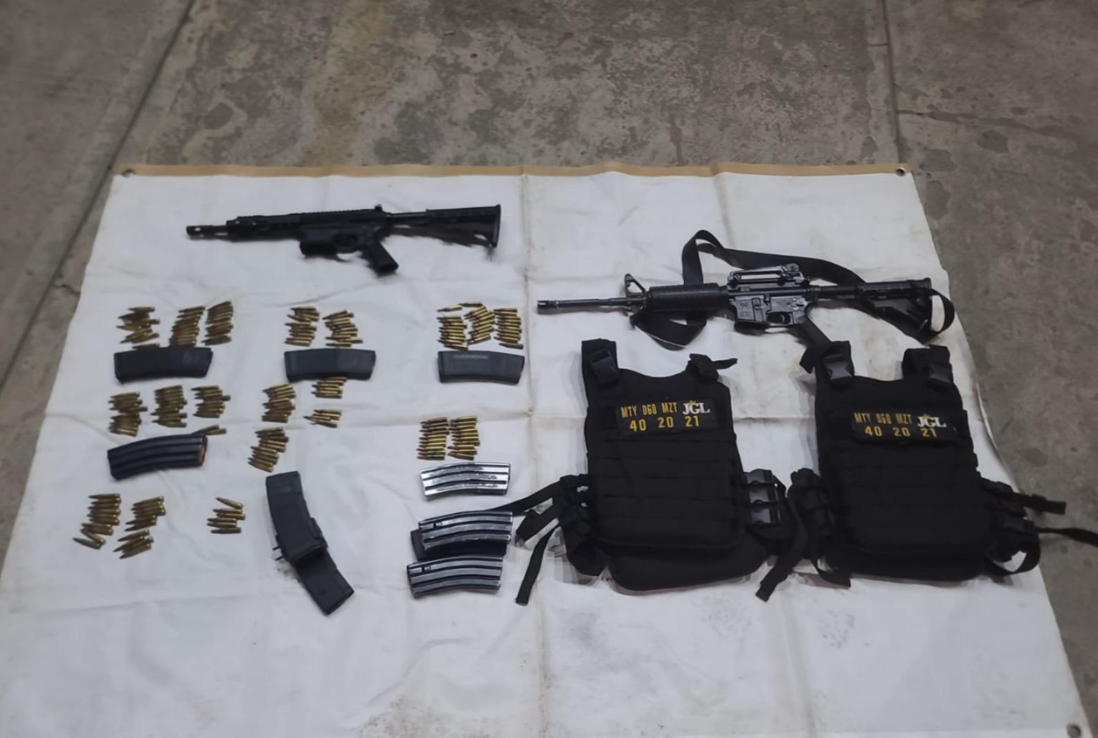 $!Detiene Marina a nueve personas tras enfrentamiento y cateos en Mazatlán