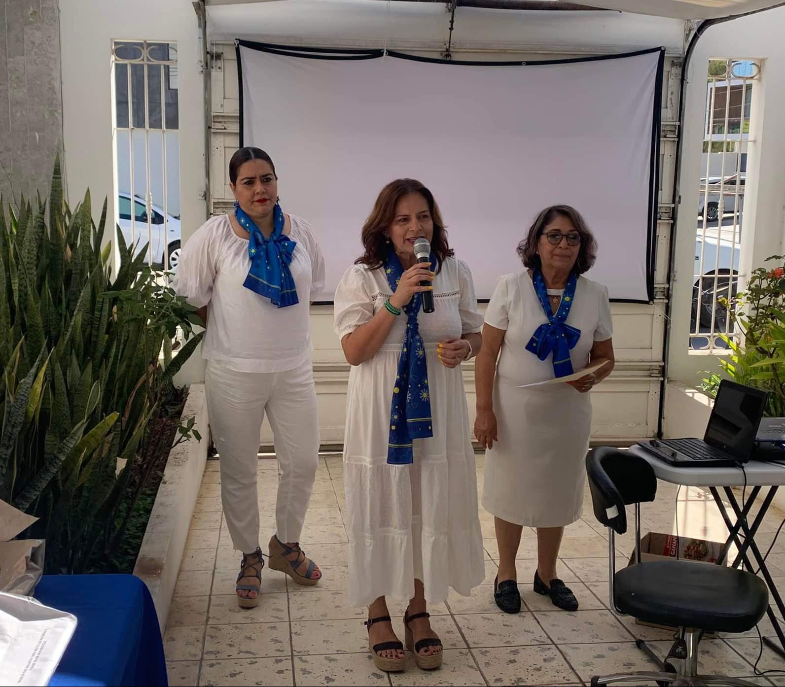 $!Liz Benítez, presidenta de Asnpac Mazatlán, dio la bienvenida a las damas.