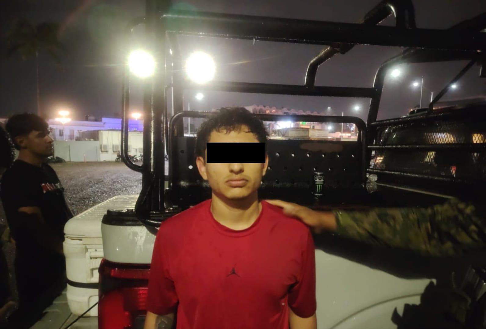 $!Detiene la Marina a 3 jóvenes armados en la zona hotelera de Mazatlán