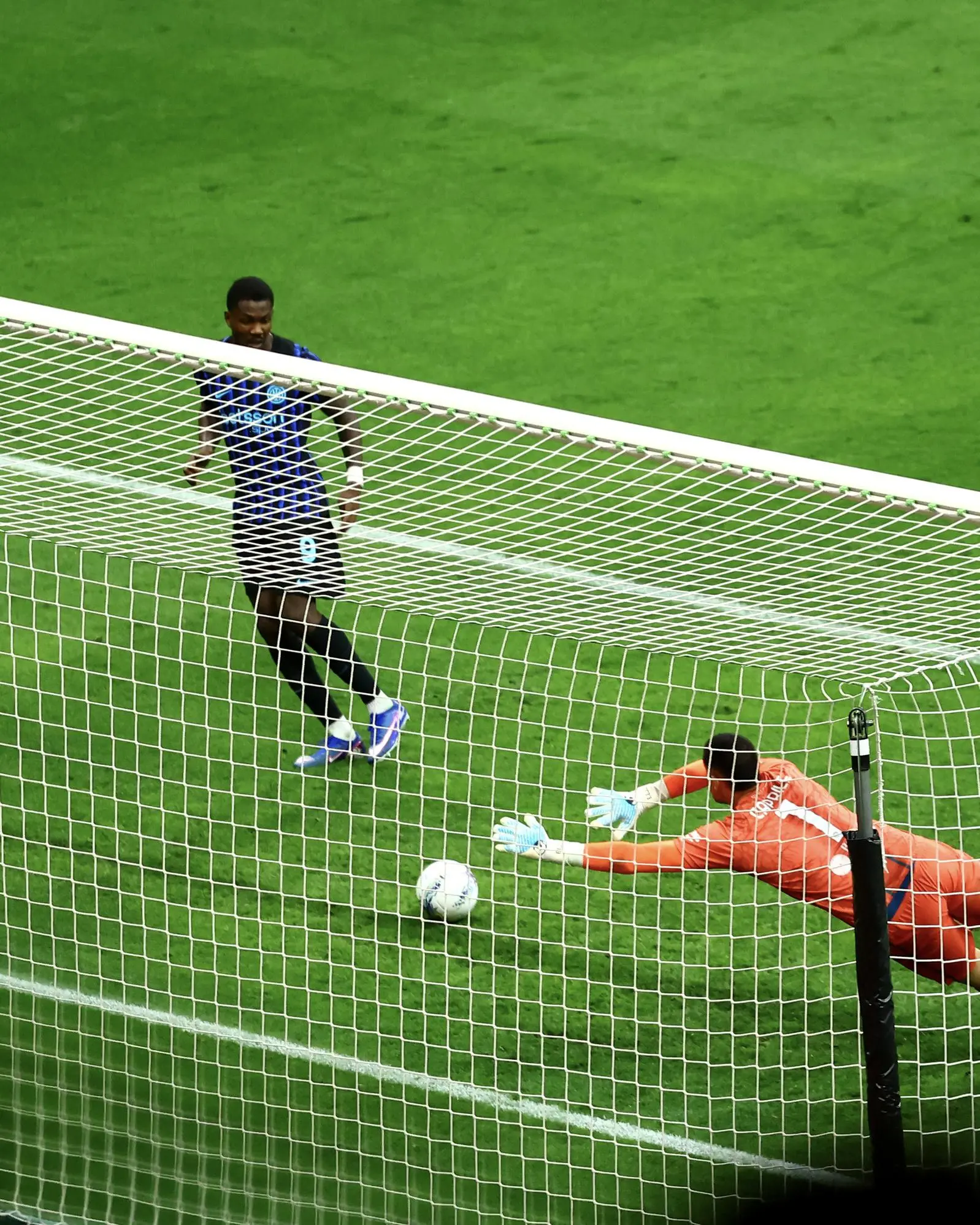 $!Inter acaricia el Scudetto tras golear al Cagliari