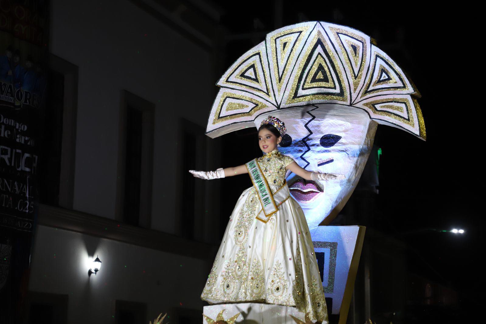 $!El río de la fantasía recorre las calles de La Cruz con el desfile del Carnaval Elota 2025