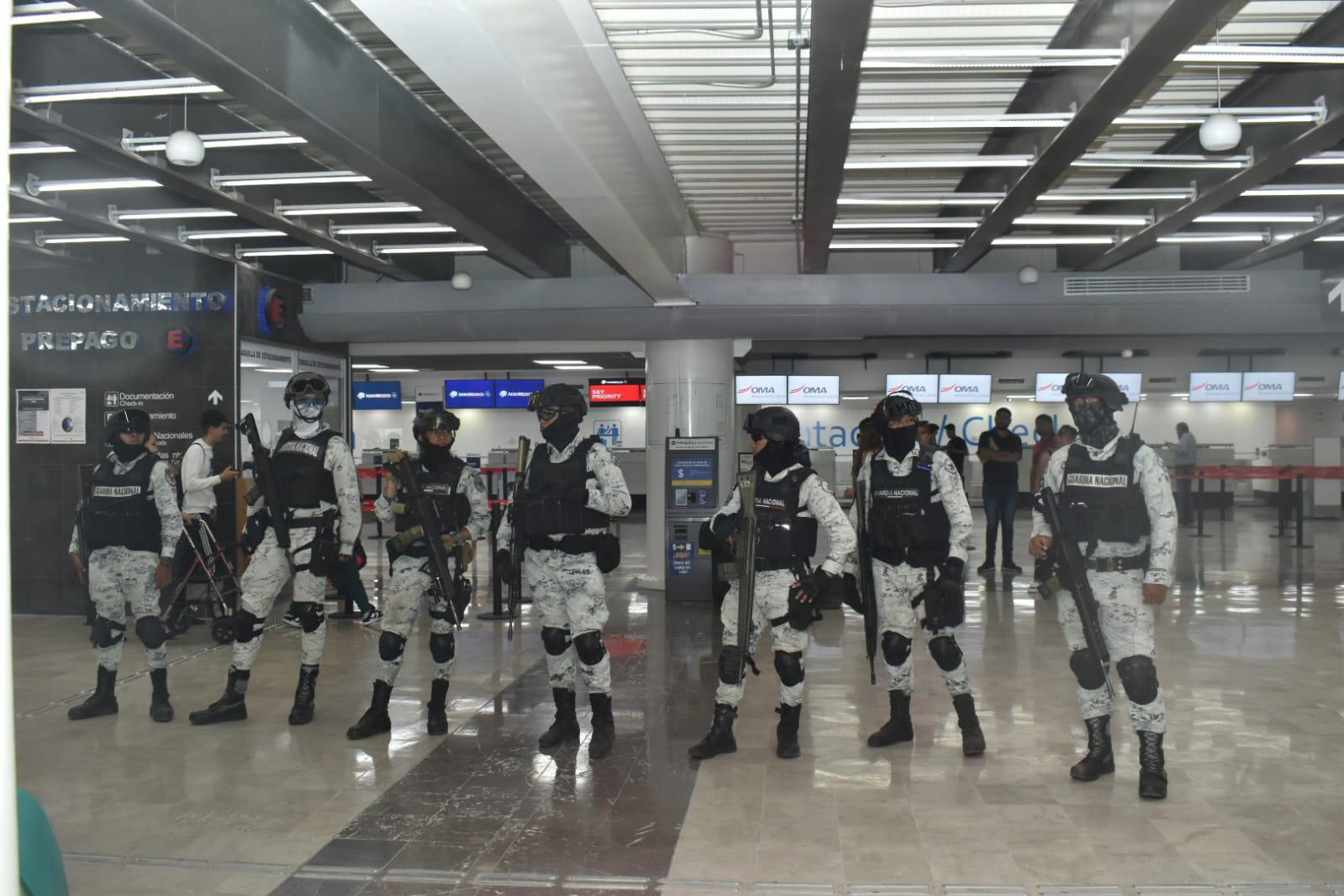 $!Bloqueo de maiceros al aeropuerto afecta 27 vuelos y a 2,500 pasajeros