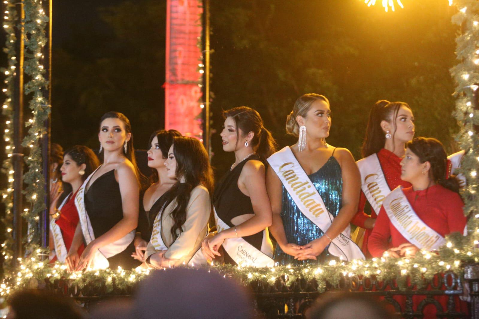 $!Encienden Iluminación Navideña en la Plazuela Machado