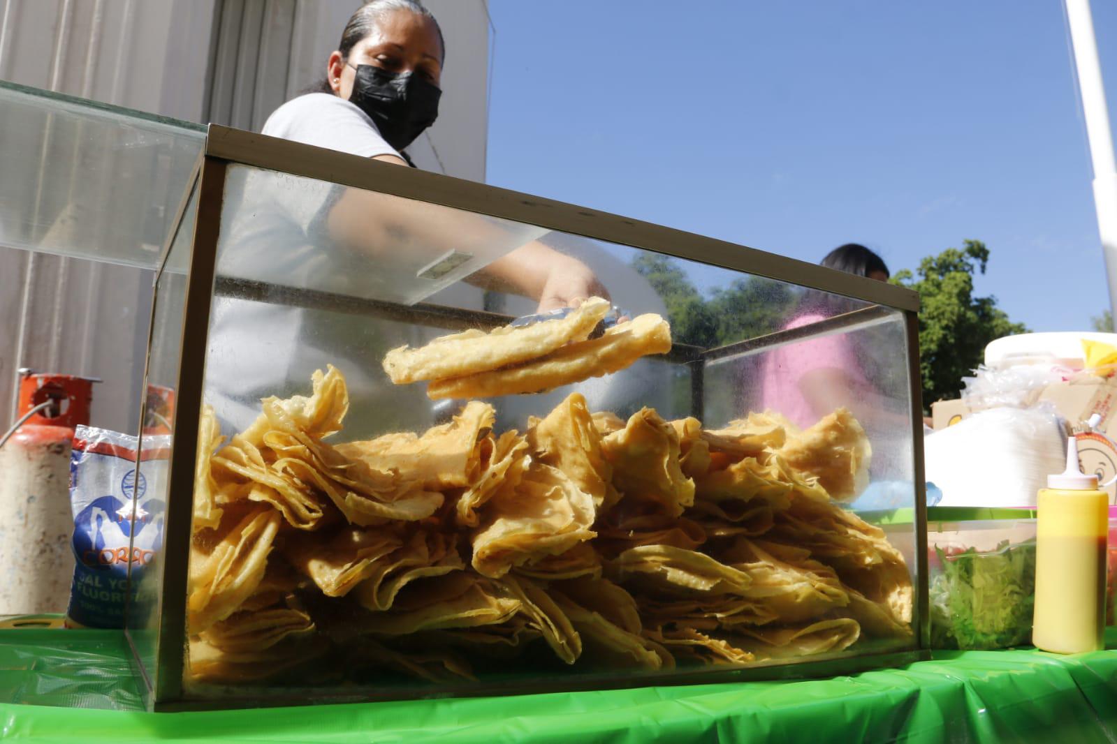 $!Los tacos dorados de camarón, es uno de los platillos preferidos.