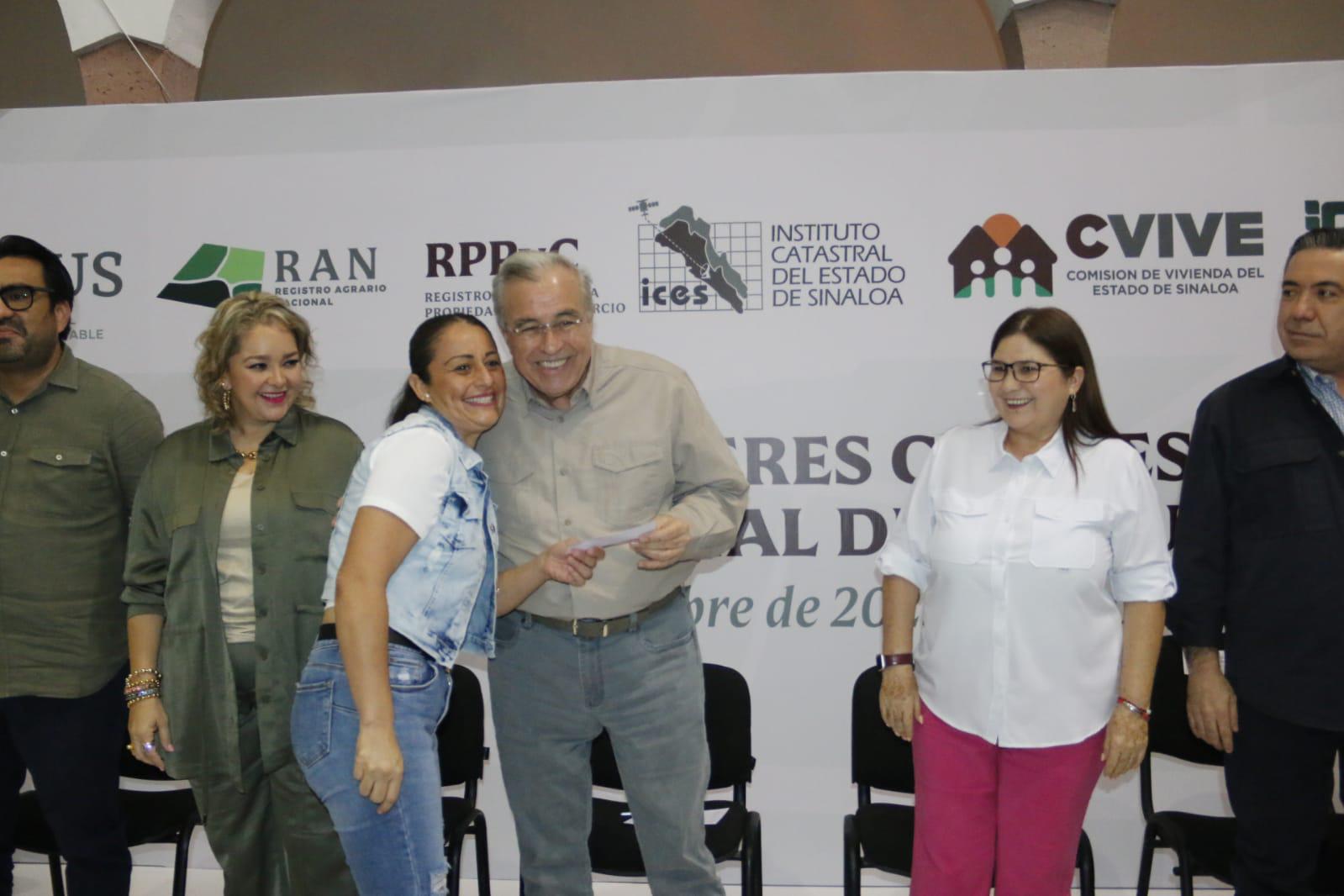 $!Entregan apoyos económicos para proyectos de mujeres campesinas, en Culiacán