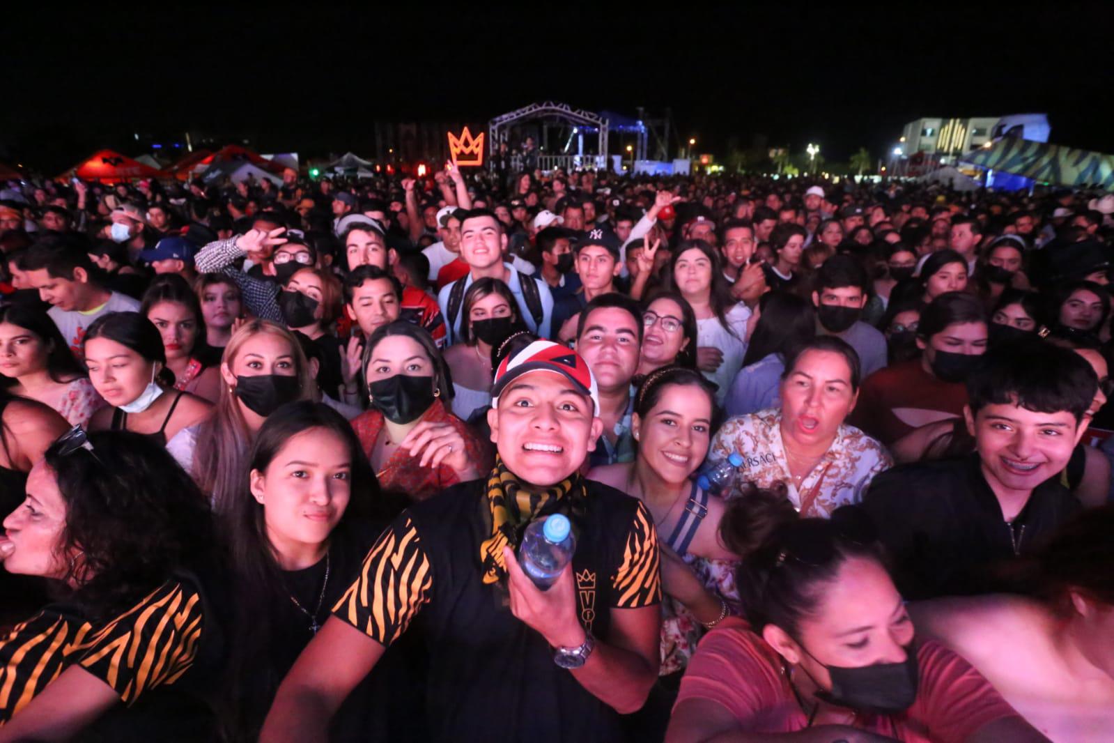 $!Fans de diferentes partes de la República disfrutaron el concierto que reunió a más de 20 artistas en el escenario, en su cuarta edición del Yaki Fest.