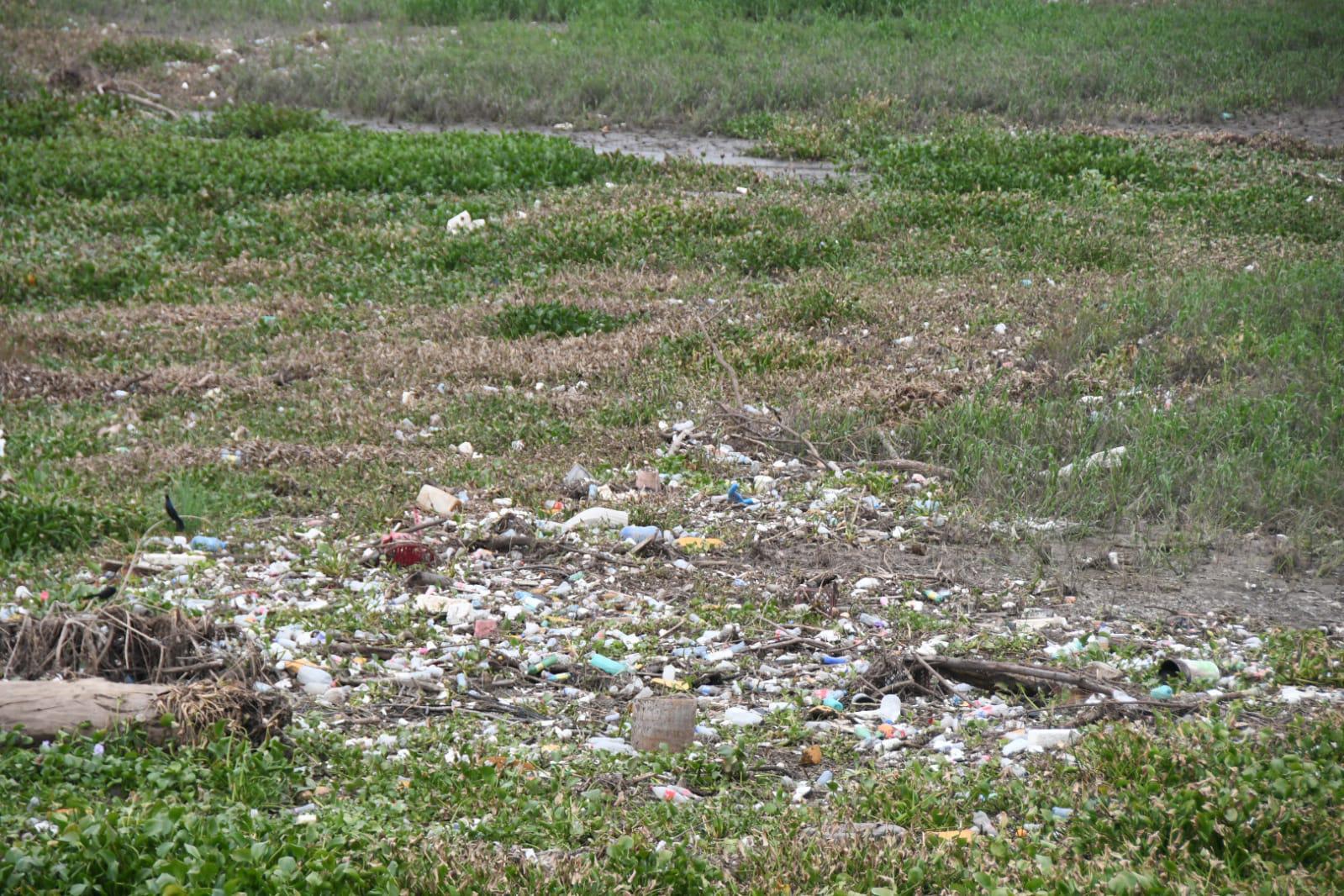 $!Llaman las autoridades a no tirar basura en cuerpos de agua para evitar inundaciones y contaminación