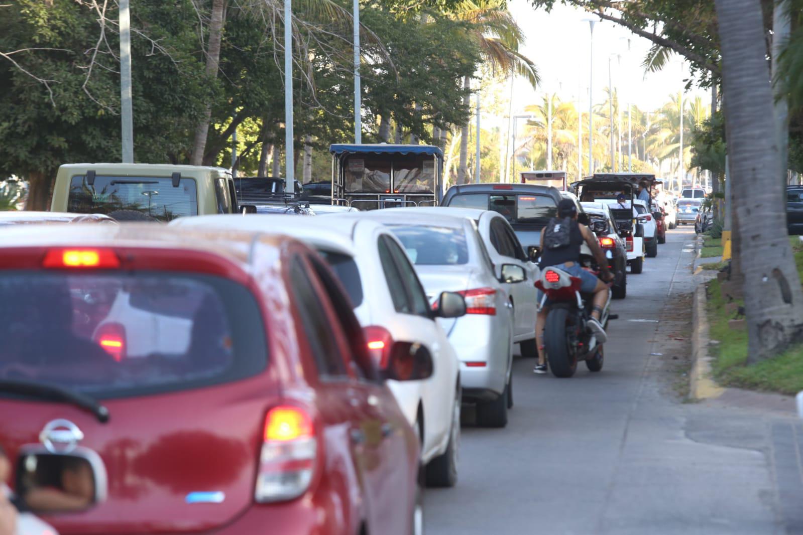 $!Se carga el tráfico en la Zona Dorada este viernes