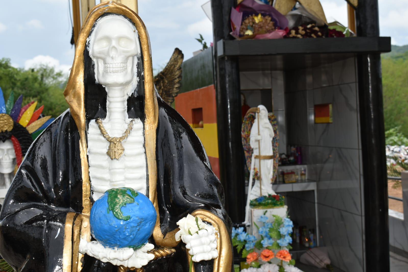$!Carretera a Sanalona, un corredor en el que se adora a la Santa Muerte