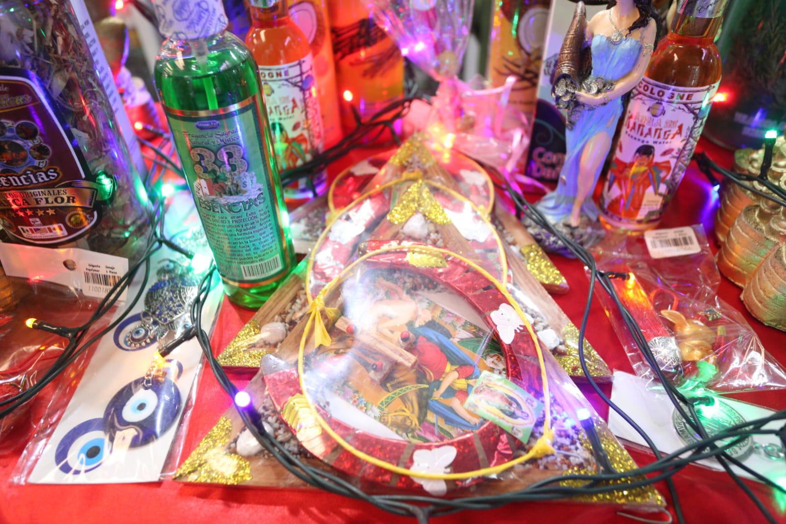 $!Piden mazatlecos para 2023 amor, dinero y después salud, señalan