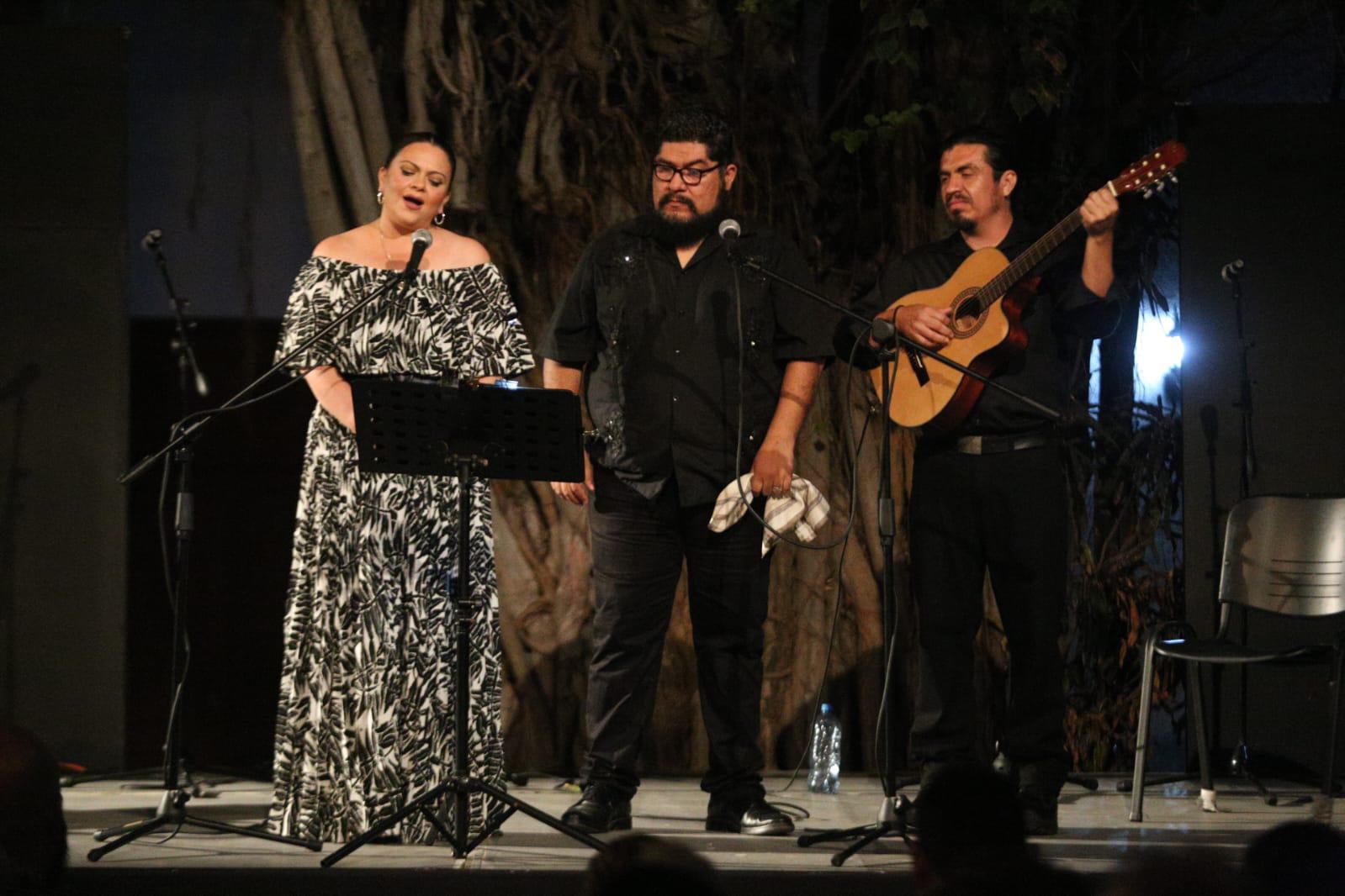 $!El tenor Ezequiel Ojeda estuvo acompañado de su esposa Claudia Lozano, y el guitarrista Jorge Lozano.