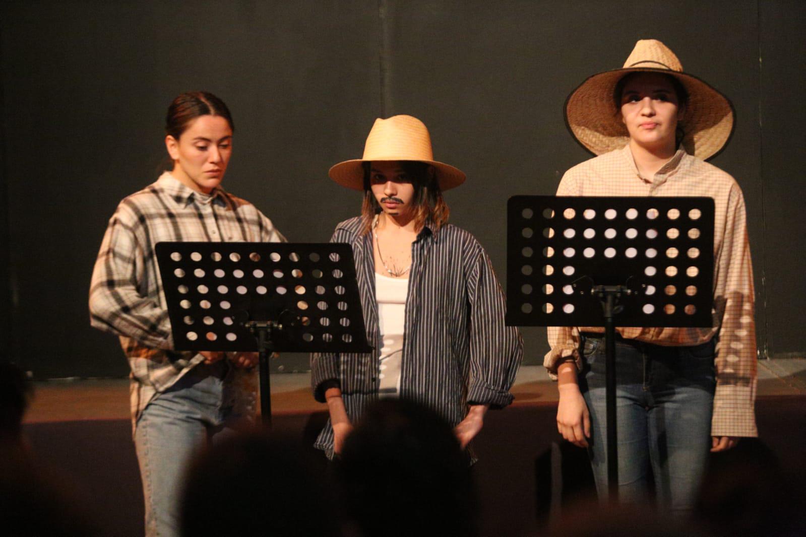 $!Improvisan alumnos de danza su clase abierta de teatro en el Museo de Arte