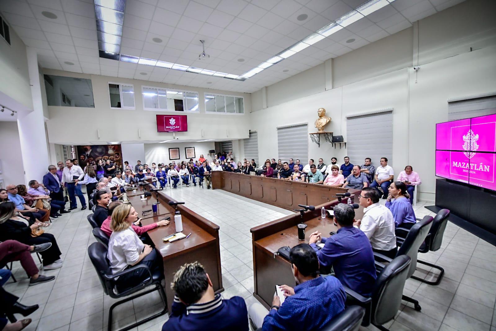 $!Pondrán límites a músicos en zona de playas, en Mazatlán