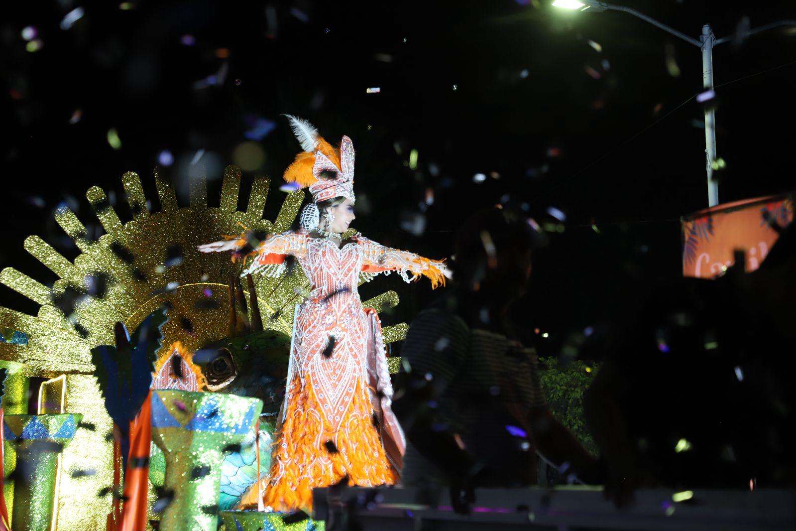 $!El río de la fantasía recorre las calles de La Cruz con el desfile del Carnaval Elota 2025