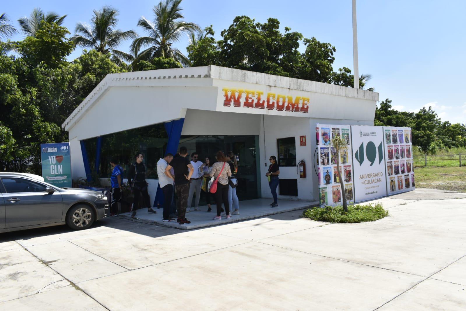 $!Con 150 saltos en paracaídas Culiacán festeja el 491 aniversario de su fundación