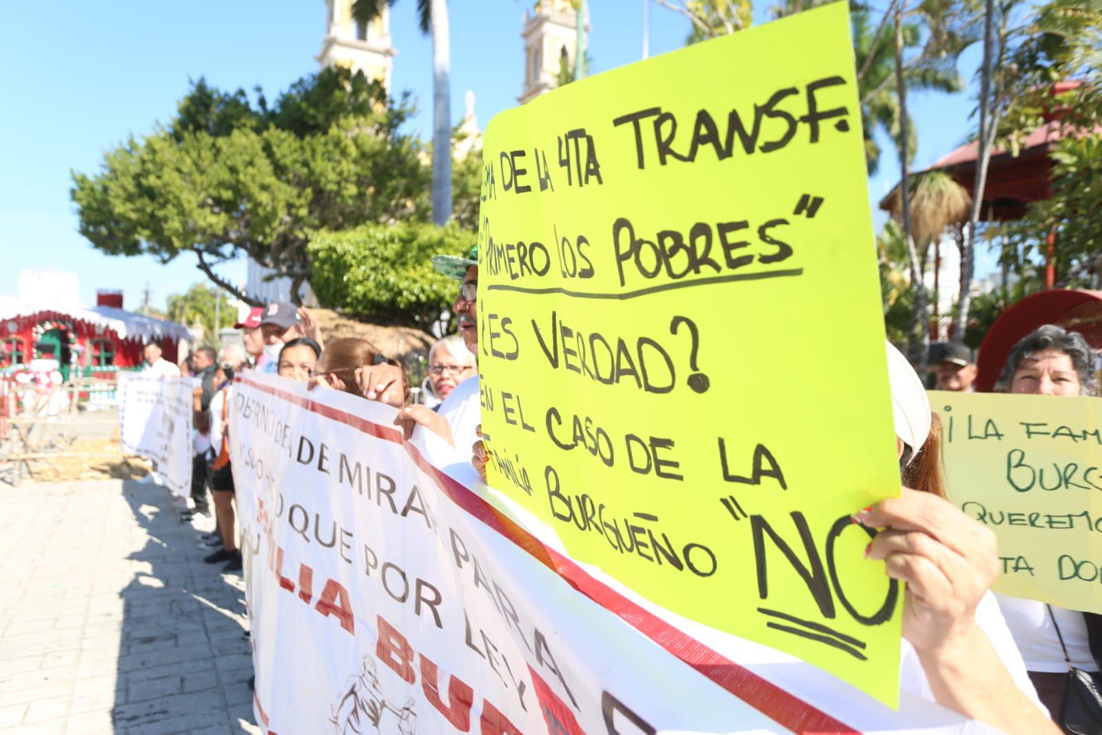 $!Realizan manifestación frente a Ayuntamiento para exigir negociación a terrenos invadidos en Cerritos