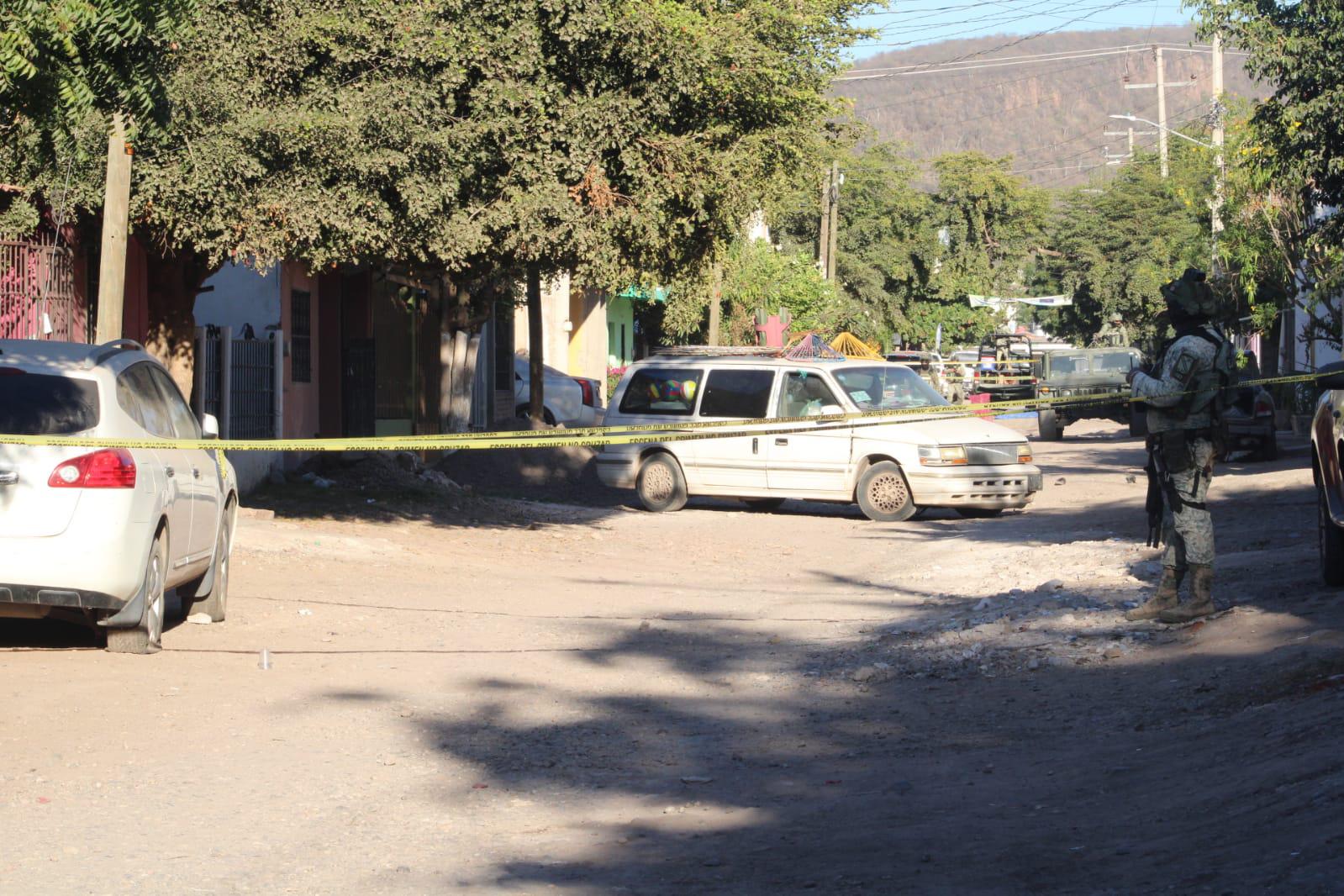 $!Asesinan a balazos a un motociclista en la colonia 5 de Febrero, en Culiacán