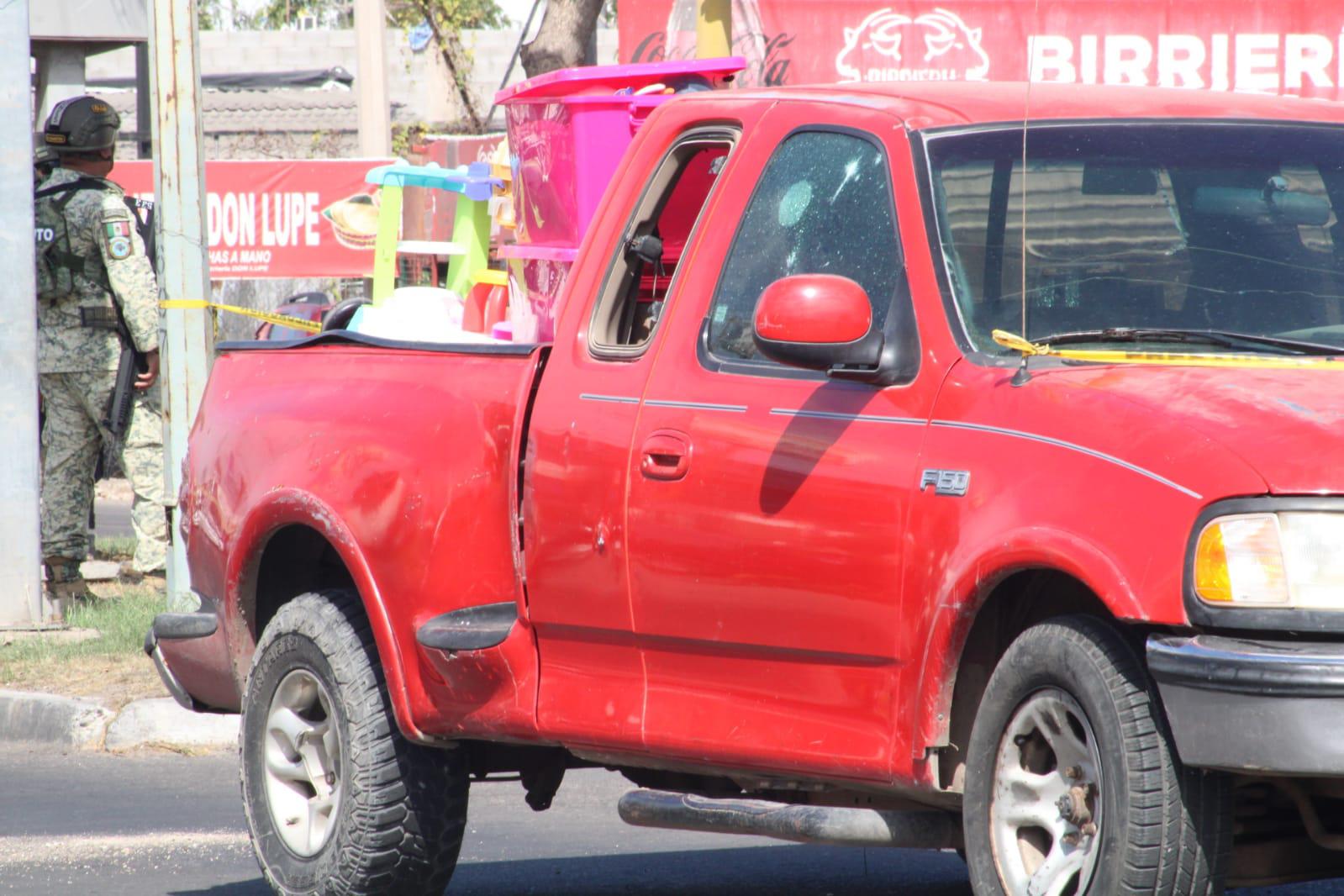 $!Ataque armado a pareja frente al Mercado de Abastos deja un muerto y una herida en Culiacán