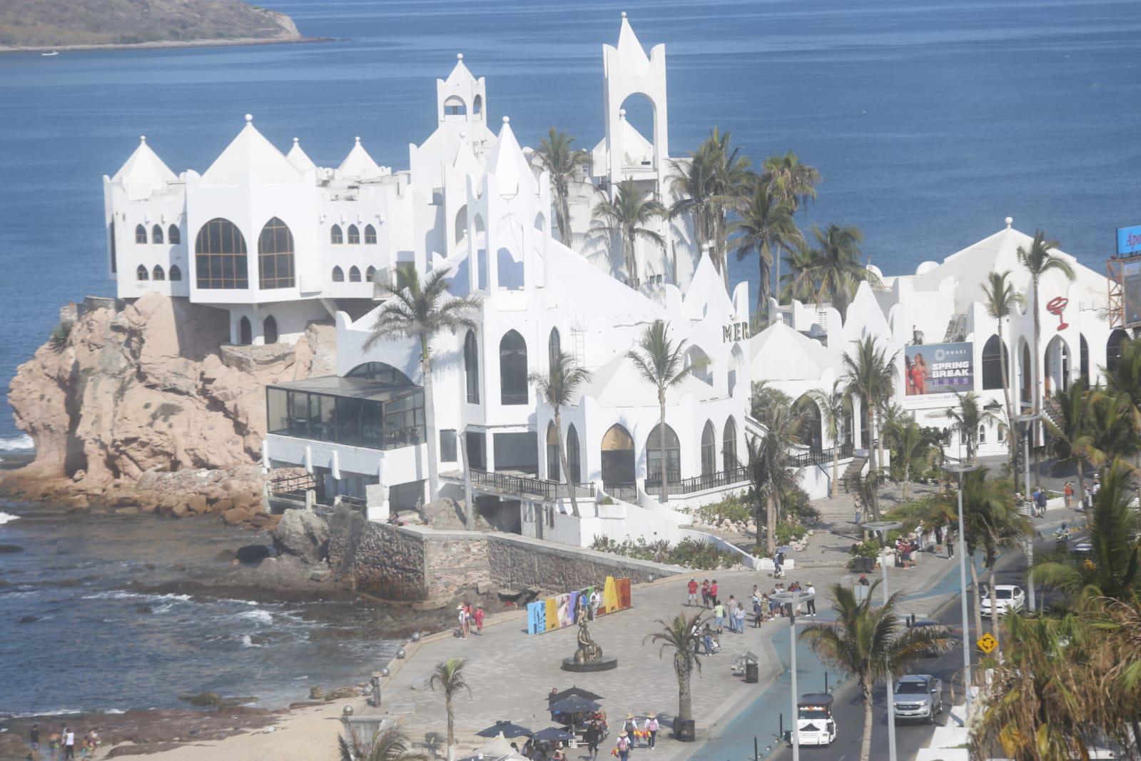$!En sábado, turistas se deleitan con las playas y gastronomía de Mazatlán