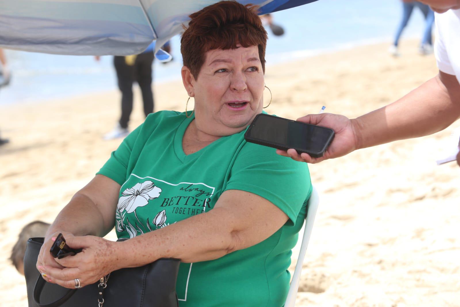 $!La señora Guadalupe Angulo Uriarte viajó con su familia desde Guamúchil.