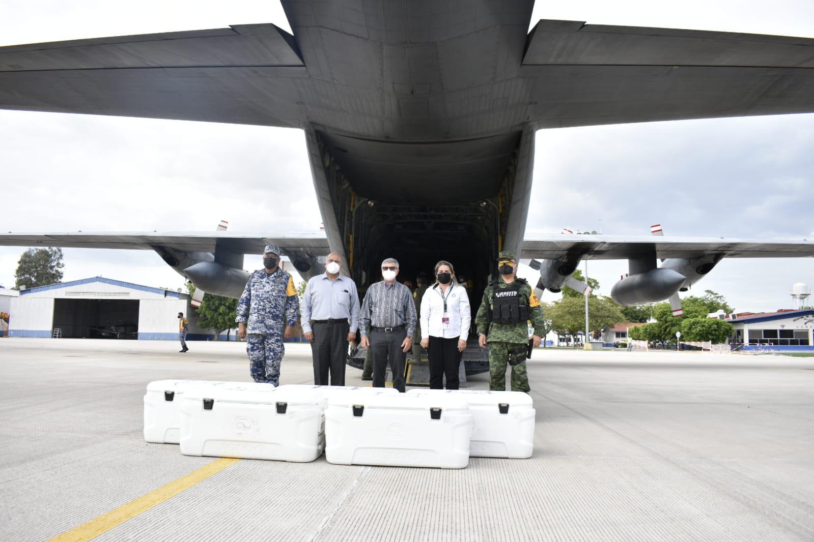 $!Llegan a Sinaloa alrededor de 200 mil dosis para personas de los 30 a los 39 años