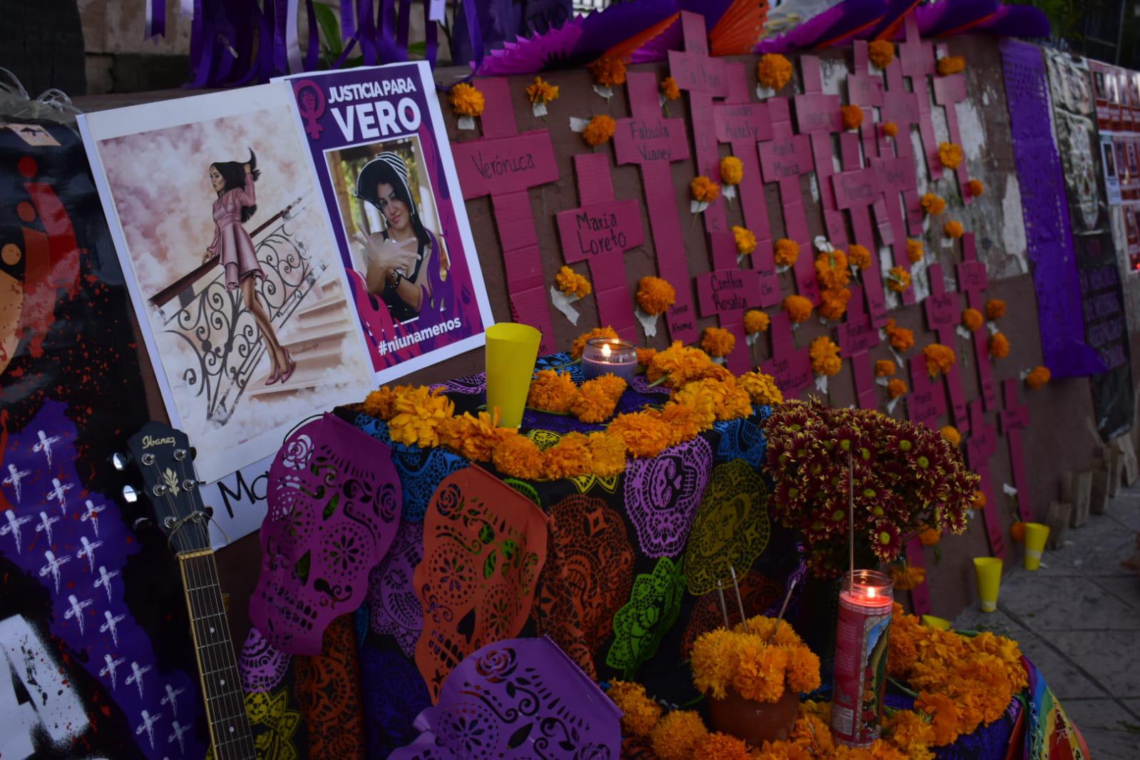 $!Colectivo realiza en Culiacán ofrenda en honor a las víctimas de feminicidios; buscan visibilizar la alerta de género
