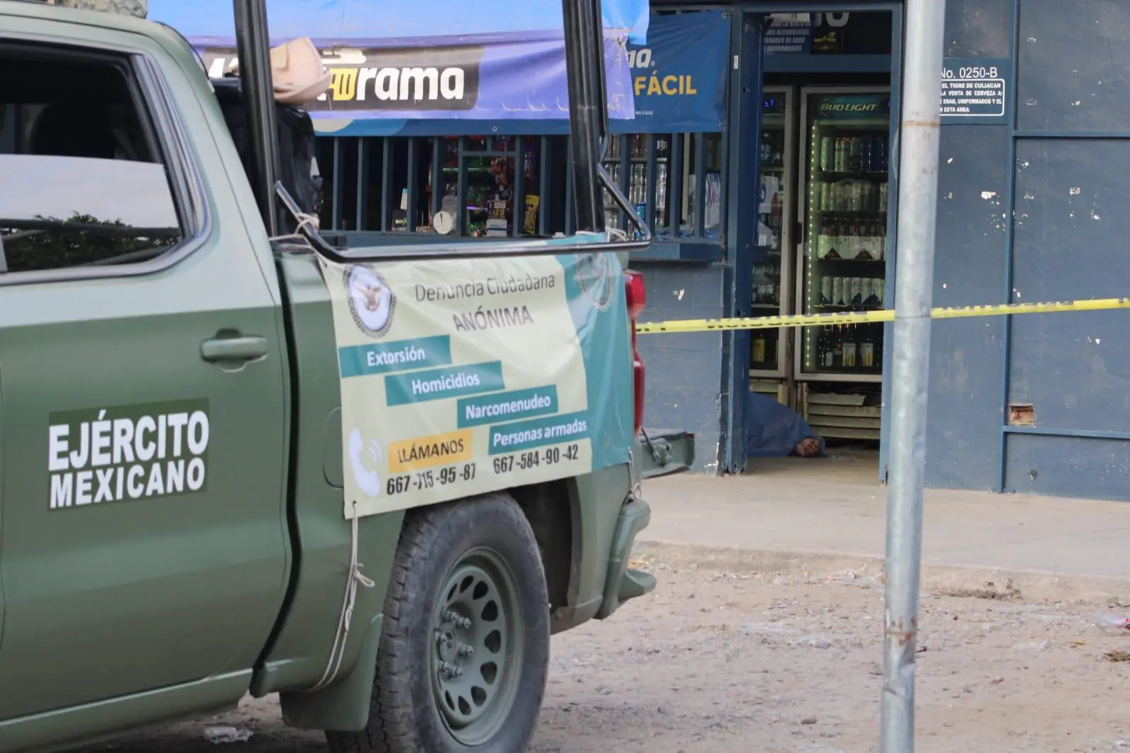 $!Matan a tiros a despachador de un expendio de cerveza en la colonia Díaz Ordaz, en Culiacán