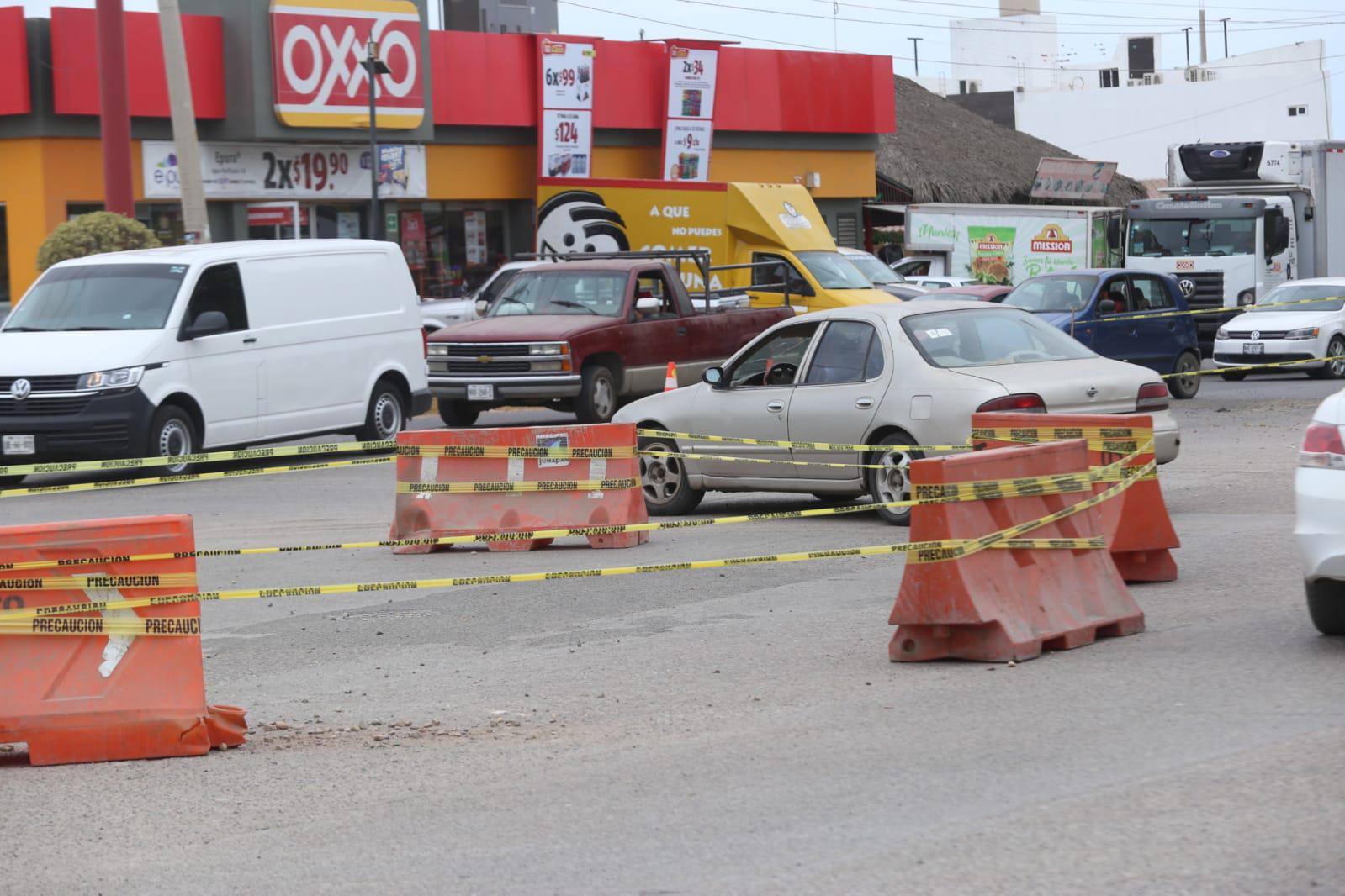$!Glorieta ‘hechiza’ en la Múnich, en Mazatlán, desquicia el tráfico
