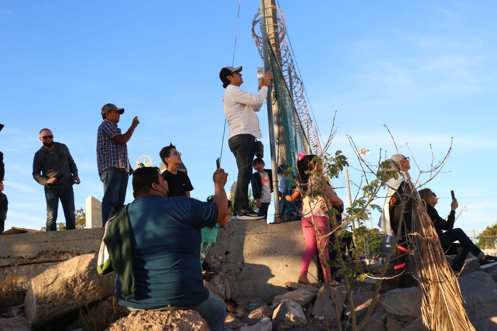 $!Daniel, niño de Mazatlán, sueña con un día subirse a un crucero y va a La Puntilla a decirles adiós