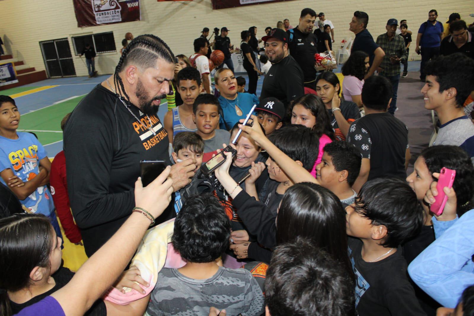 $!¡Profeta en su tierra! Inauguran en Rosario torneo de basquetbol con homenaje a Horacio Llamas