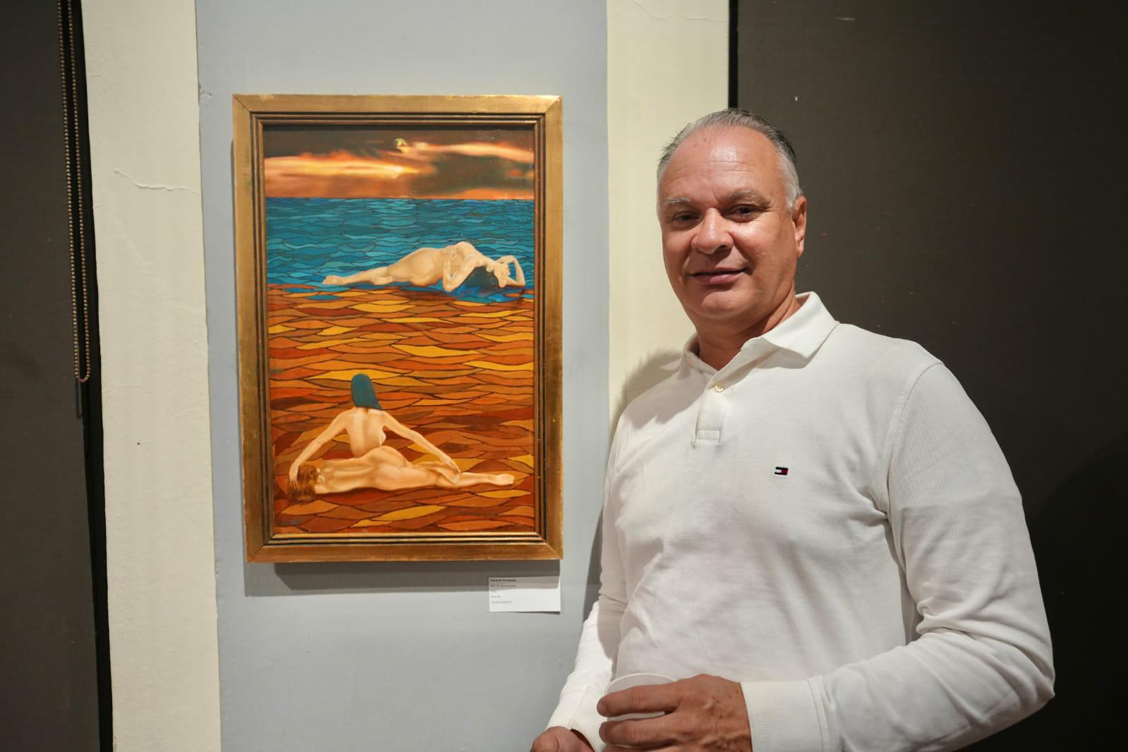 $!Los artistas posan junto a su obra.