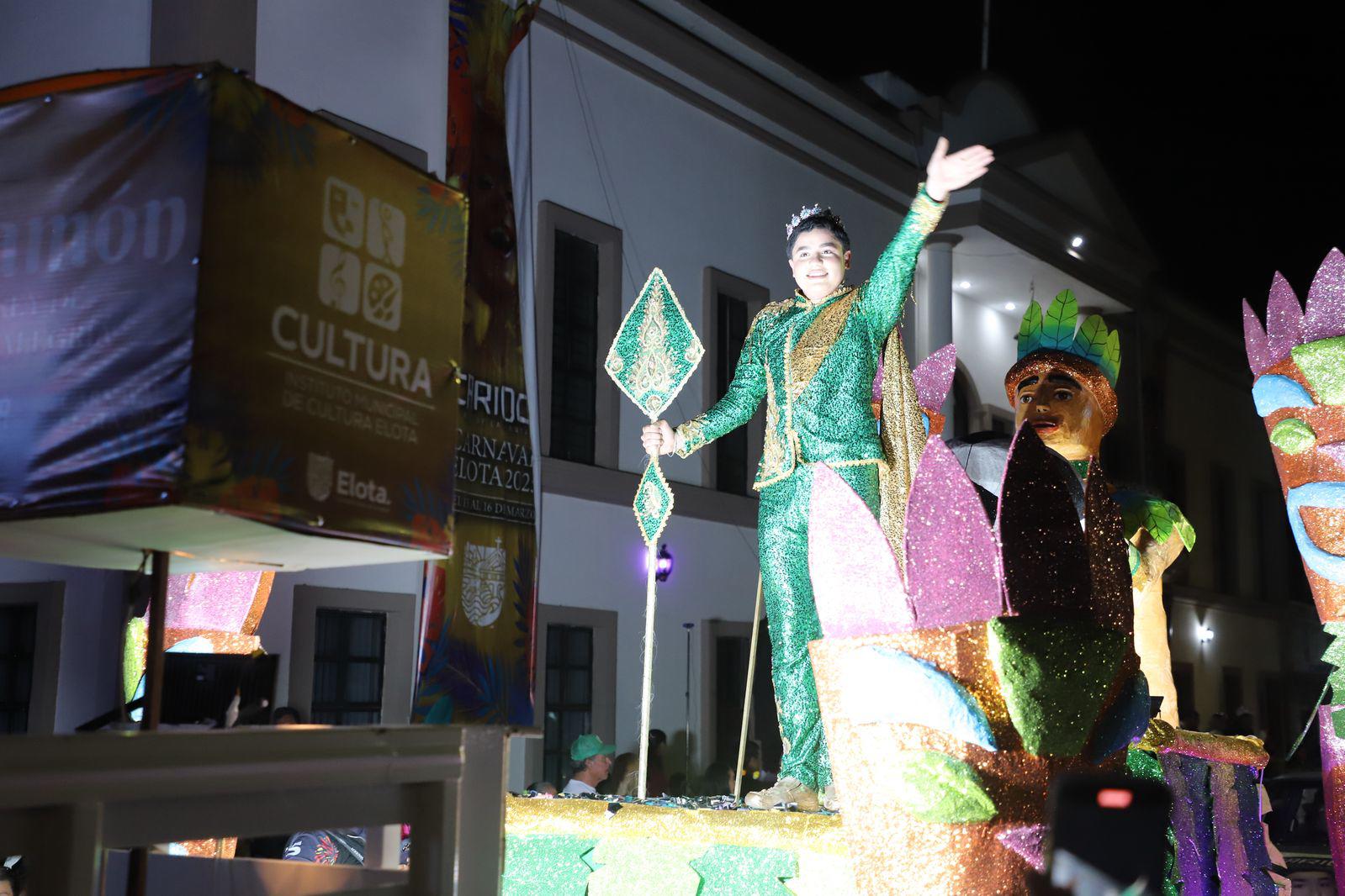 $!El río de la fantasía recorre las calles de La Cruz con el desfile del Carnaval Elota 2025