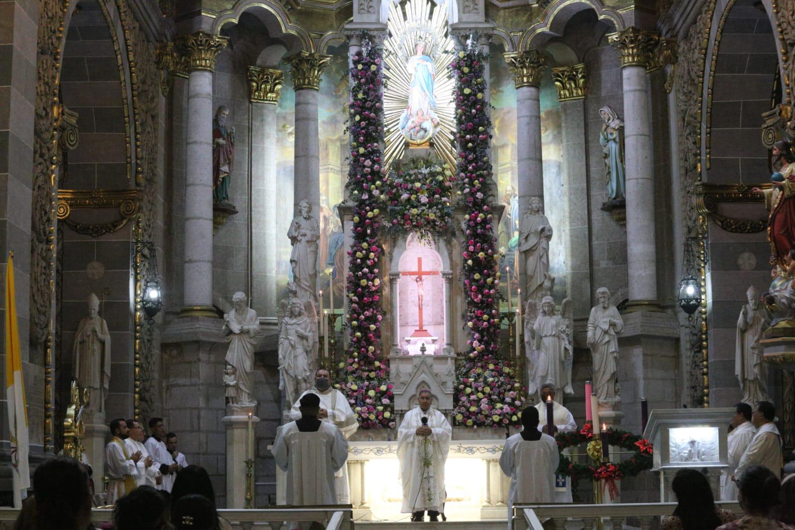 $!Pide Obispo a la Virgen que bendiga a bautizados del sur de Sinaloa
