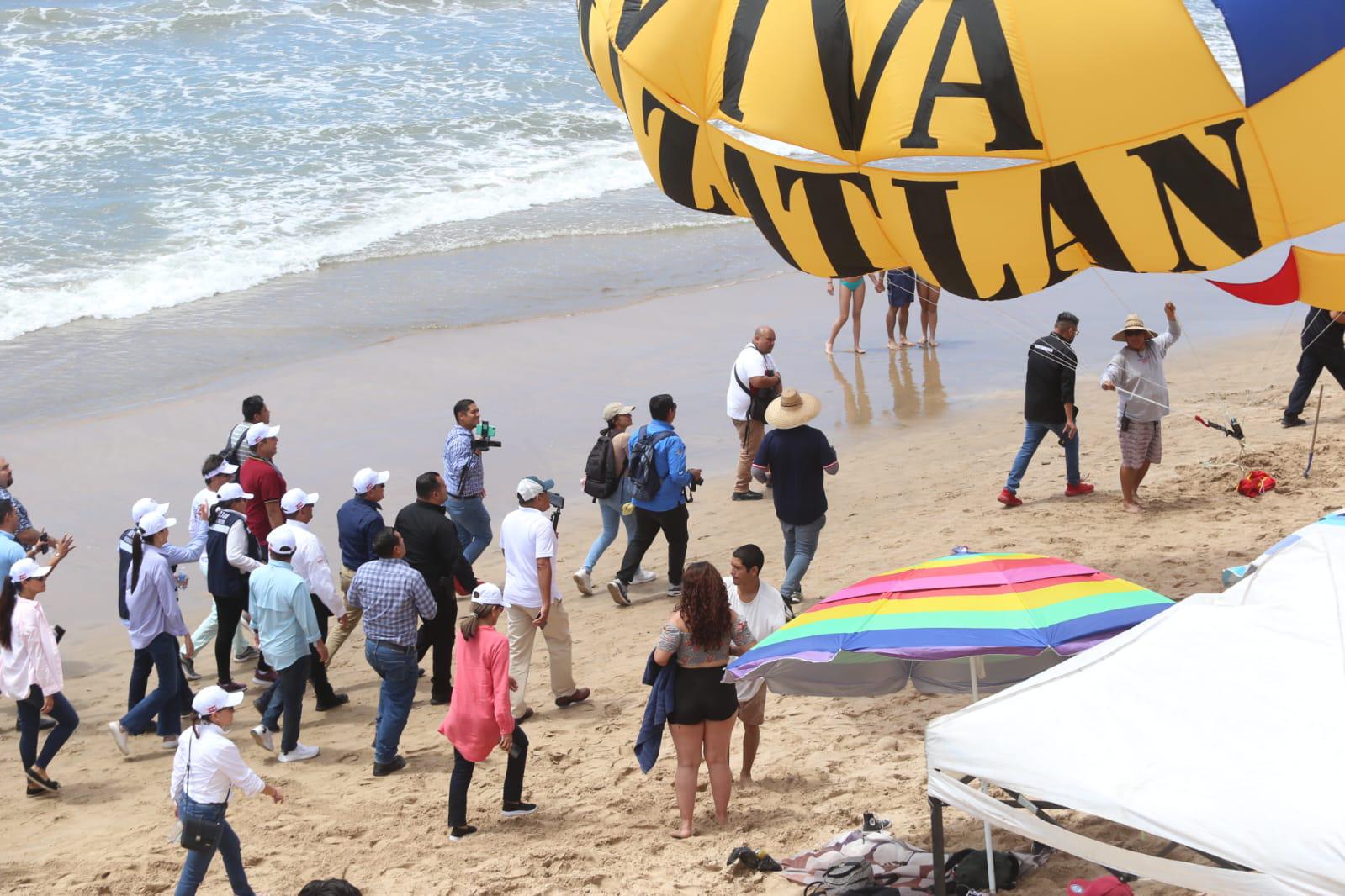 $!Autoridades realizan recorrido por las playas de Mazatlán.