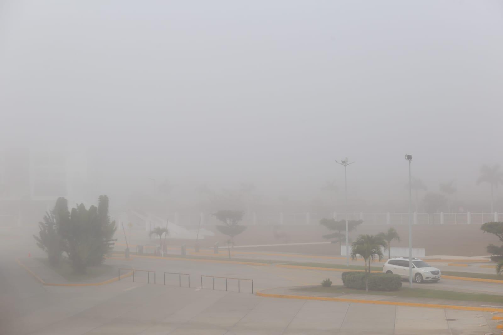 $!Mazatlán amanece cubierto por la neblina este miércoles