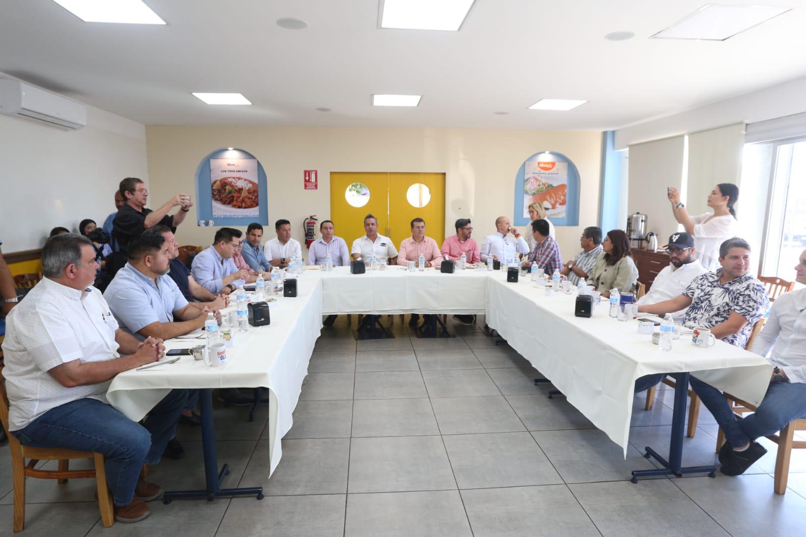 $!Canirac ofrece apoyo al Alcalde de Mazatlán para programas sociales