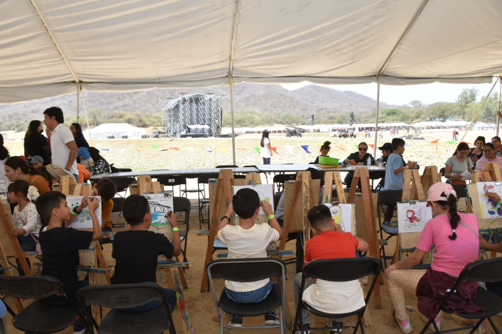 $!Niños celebran en grande en el último día del Festival del Globo en Culiacán