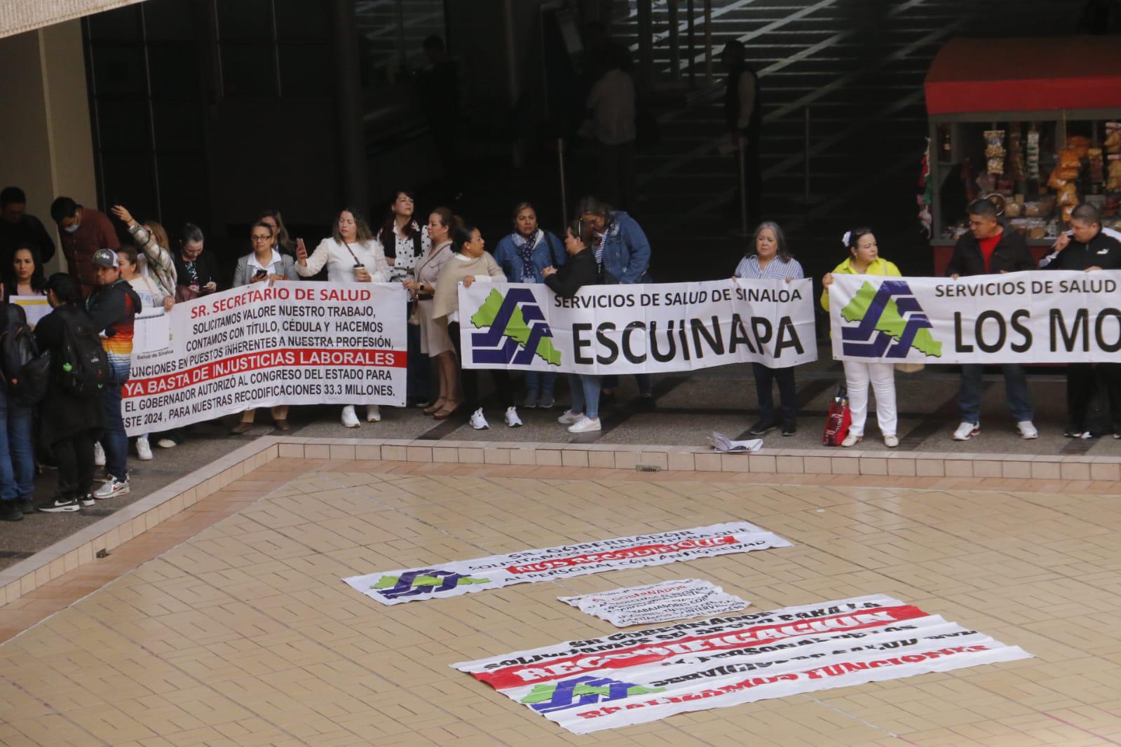 $!Trabajadores de Salud en Sinaloa se enfrentan con Secretario; le piden recodificación