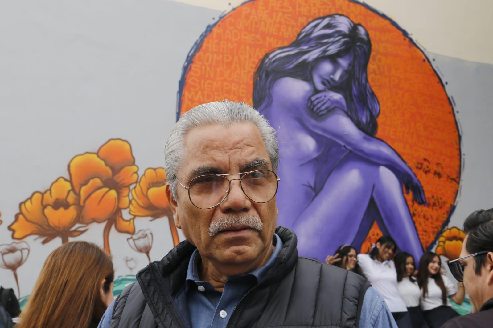 $!Doctor Feis y estudiantes pintan mural que promueve el respeto hacia las mujeres, en Culiacán