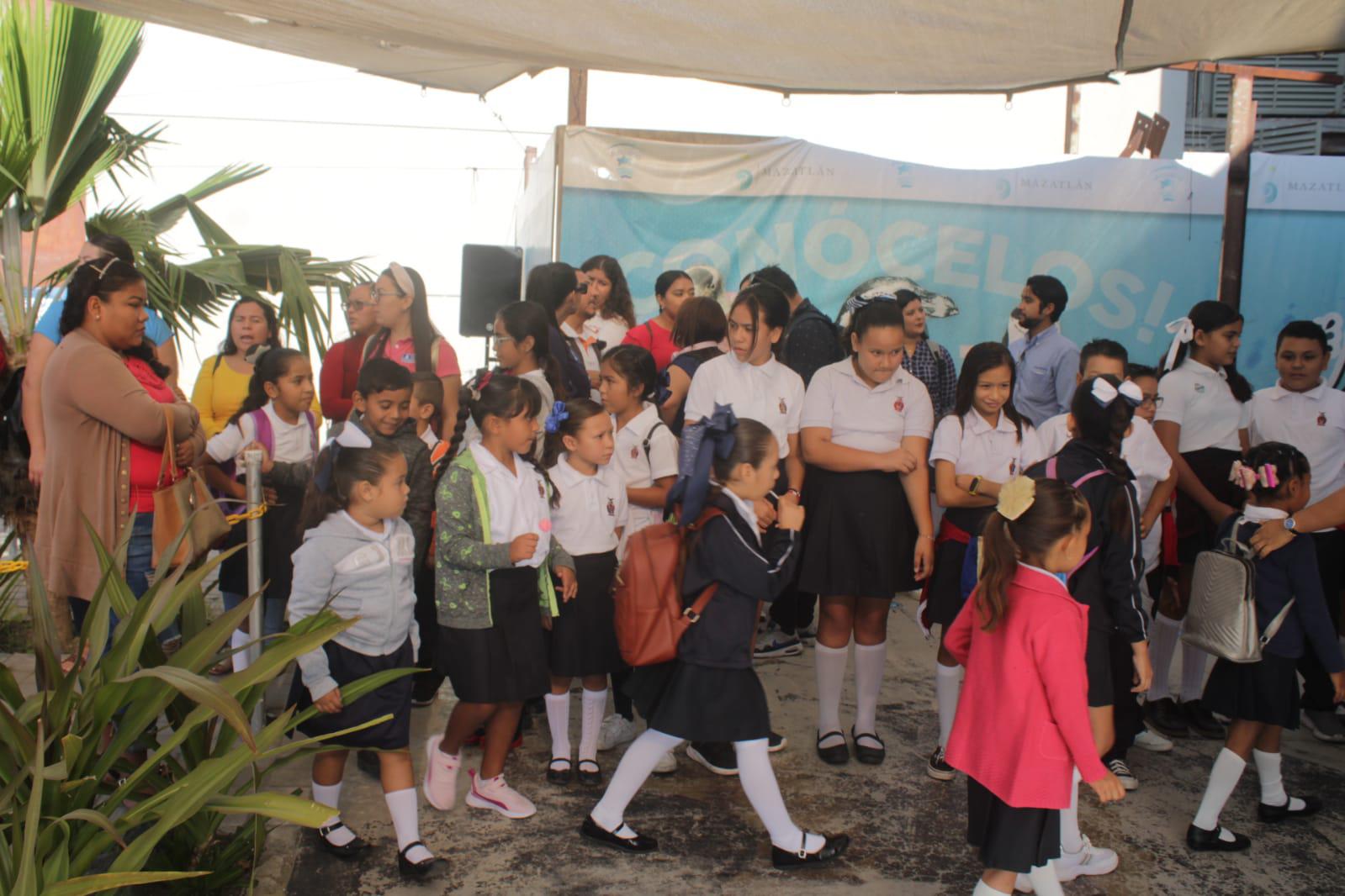 $!Disfrutan del Acuario 64 alumnos de kínder de los poblados de El Guayabo y Lomas del Guayabo