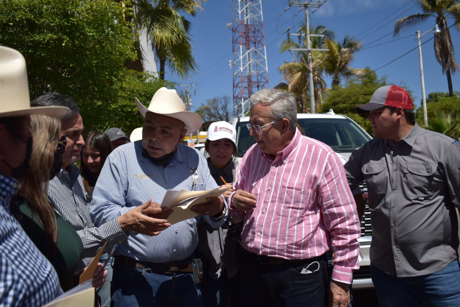 $!Al Gobernador le ‘llueven’ peticiones en Badiraguato