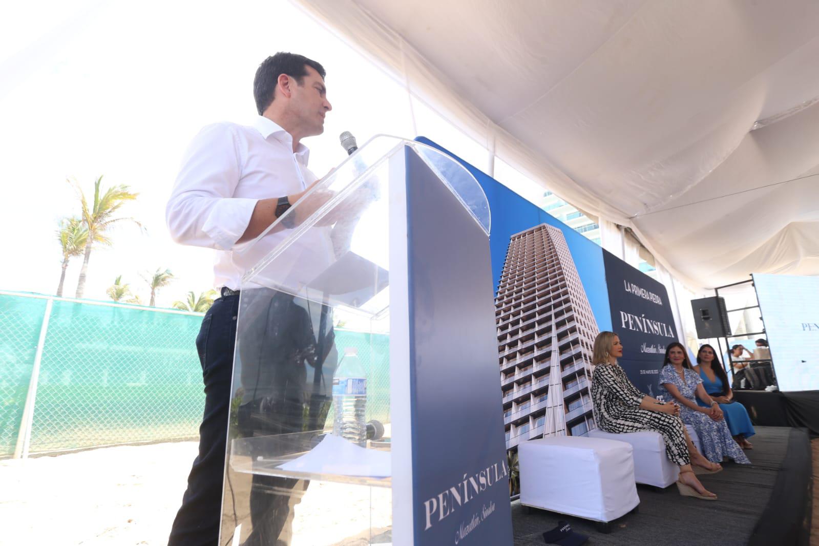$!Javier Gaxiola Coppel, Secretario de Economía de Sinaloa, desea todo el éxito al proyecto de Península Mazatlán Torre 200.