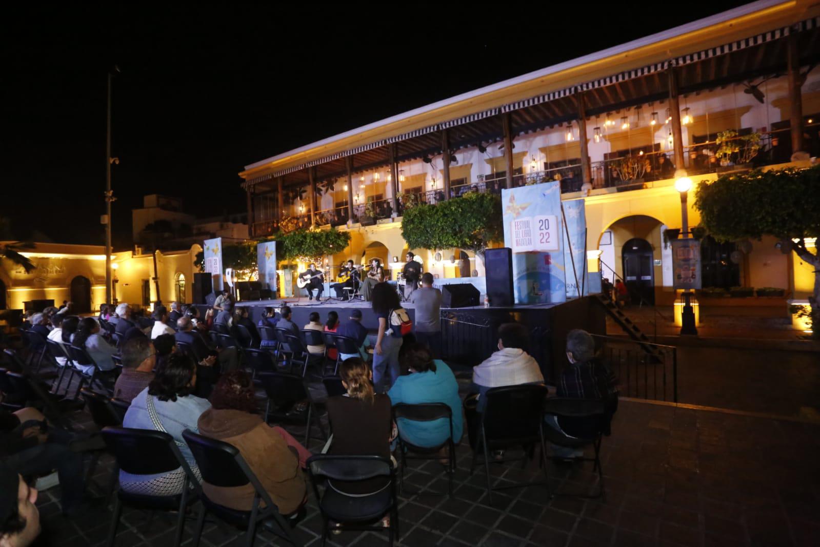 $!Recuerdan a Lola Beltrán en el primer día del Festival del Libro Mazatlán 2022