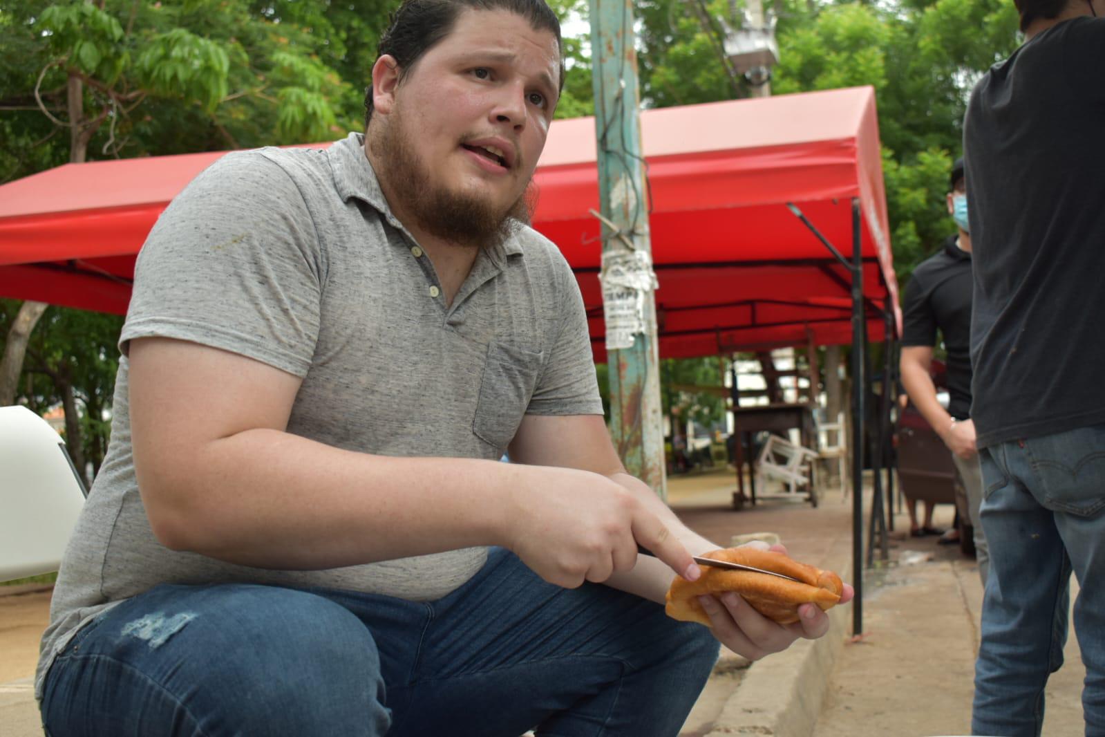 $!Llega el sabor chilango a Culiacán: Hernán abre puesto de tortas de chilaquiles