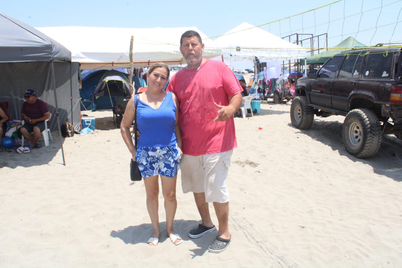 $!Desde hace 20 años, la familia García Luna cumple su cita de acampar en playa Caimanero