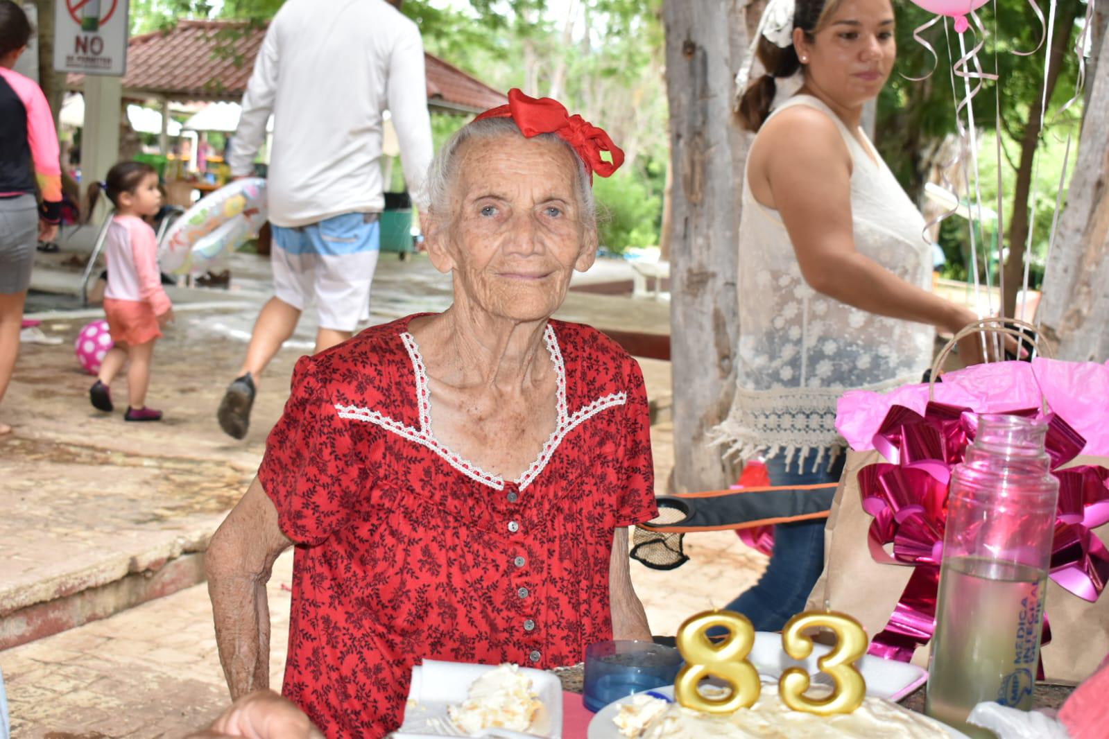$!Rafael, de 81 años, ha visitado las aguas termales de Imala desde la infancia