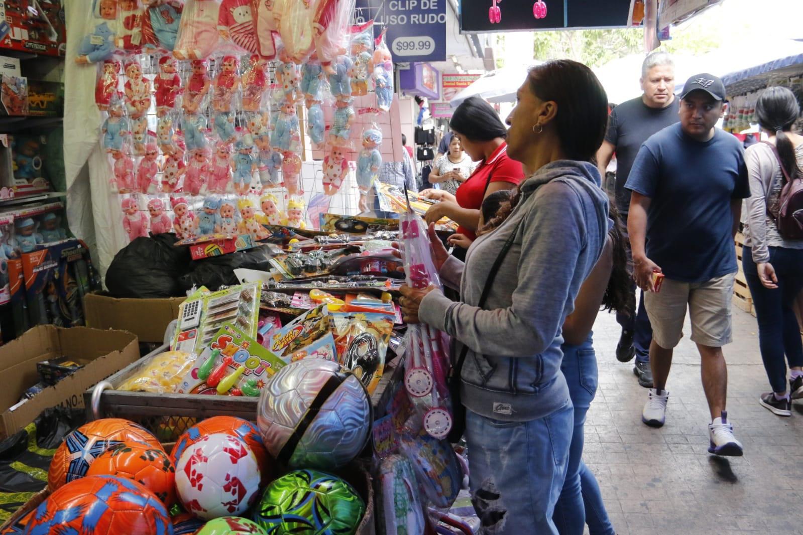 $!Incrementan ventas por Navidad en el Centro de Culiacán
